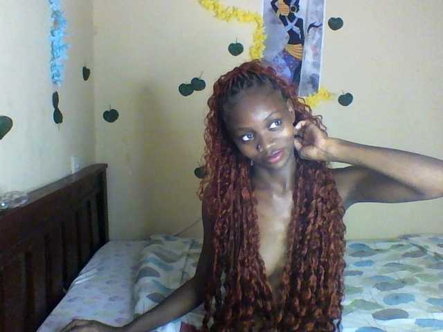 Luna-Noir live cam on BongaCams
