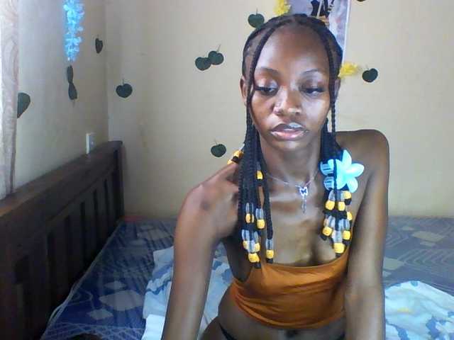 Luna-Noir live cam on BongaCams