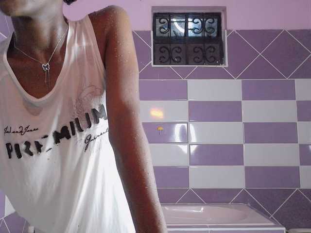 Luna-Noir live cam on BongaCams