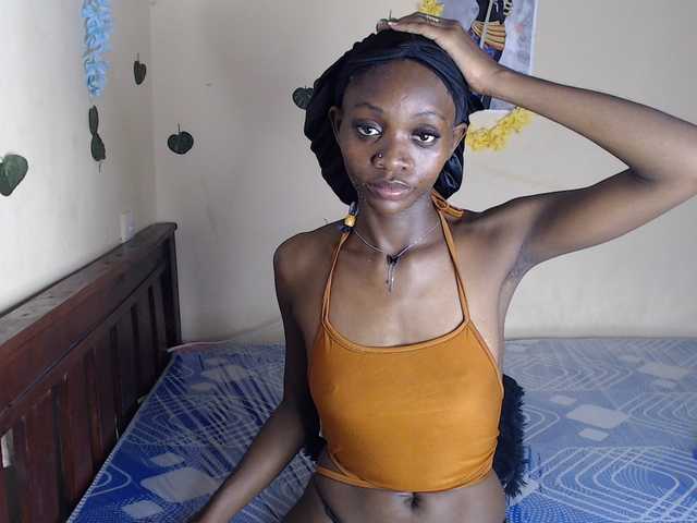 Luna-Noir live webcam show