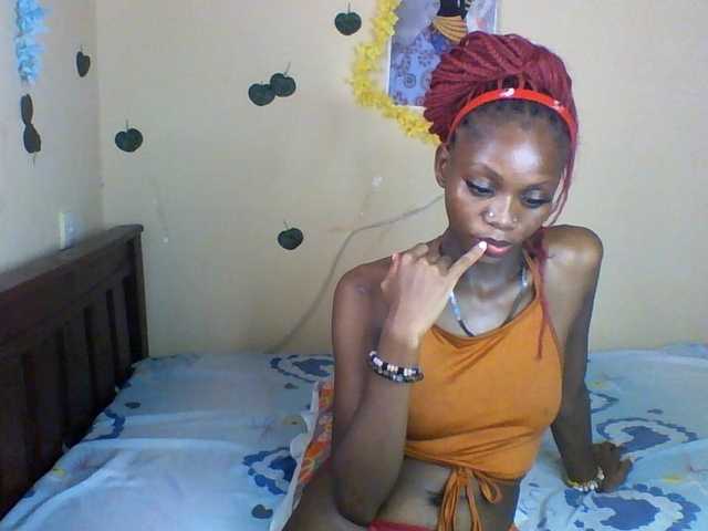 Luna-Noir live cam on BongaCams