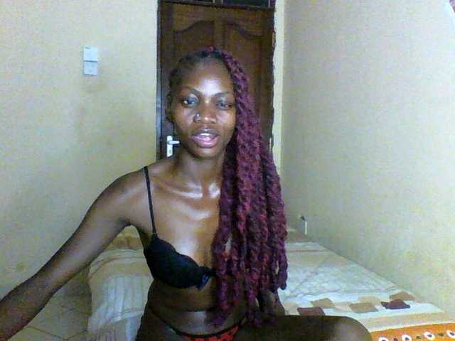 Luna-Noir live cam on BongaCams
