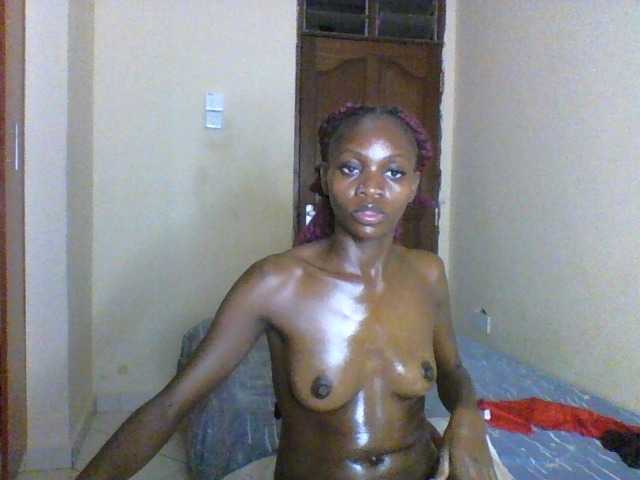 Luna-Noir live cam on BongaCams