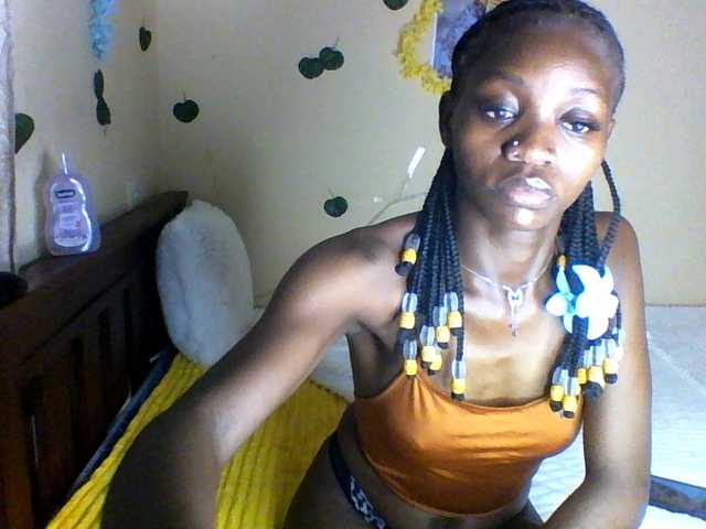 Luna-Noir live cam on BongaCams