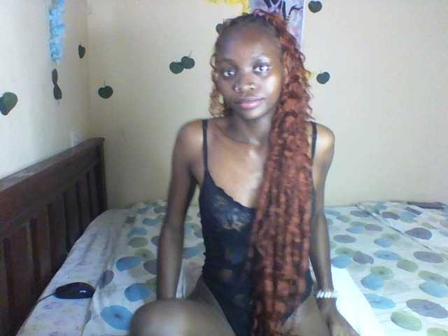 Luna-Noir live cam on BongaCams