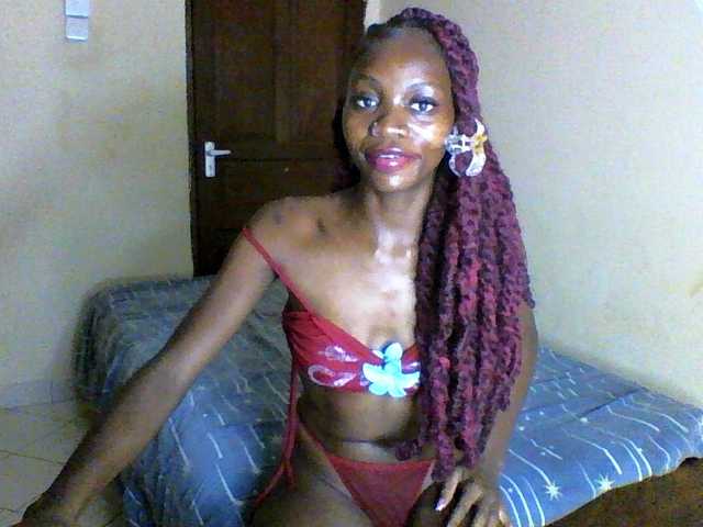 Luna-Noir live cam on BongaCams