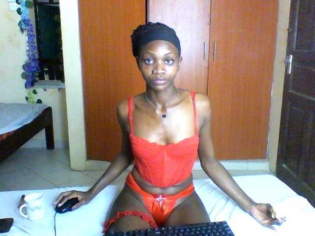 Luna-Noir live cam on BongaCams