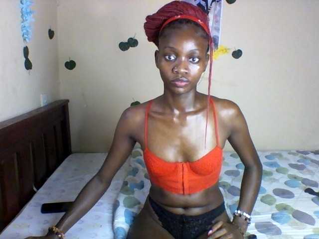 Luna-Noir live cam on BongaCams