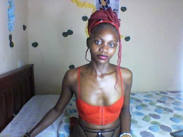 Luna-Noir live cam on BongaCams