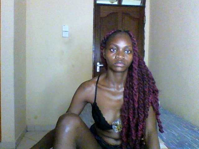 Luna-Noir live cam on BongaCams
