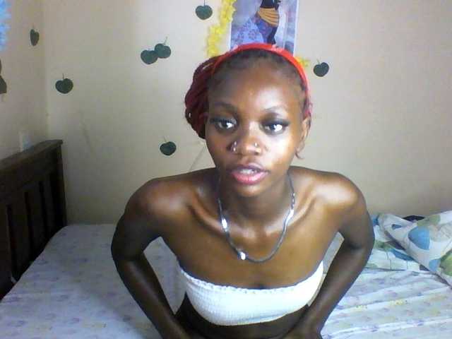 Luna-Noir live cam on BongaCams