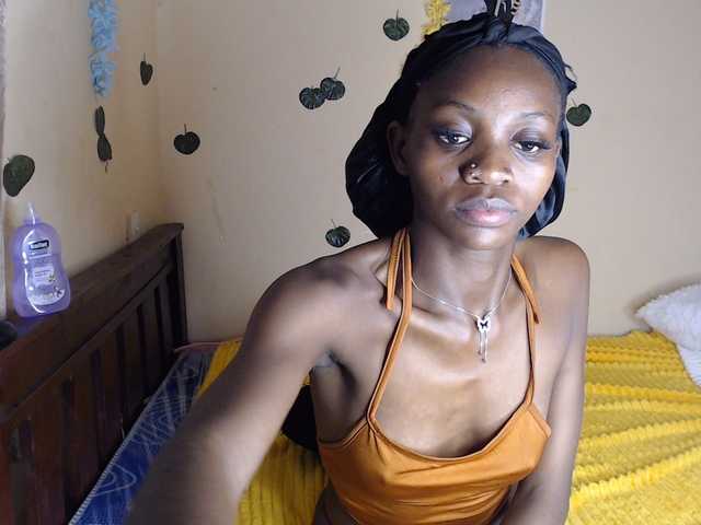 Luna-Noir live cam on BongaCams