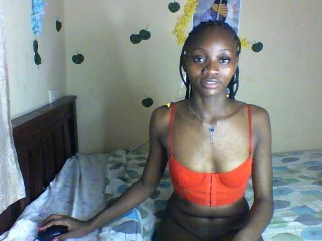 Luna-Noir live cam on BongaCams