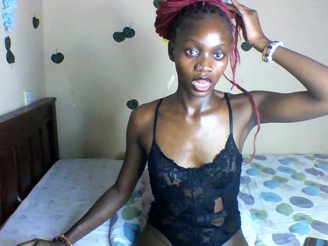 Luna-Noir live cam on BongaCams