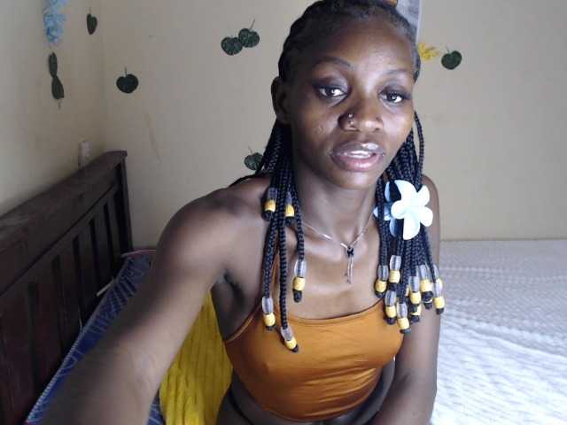 Luna-Noir live cam on BongaCams