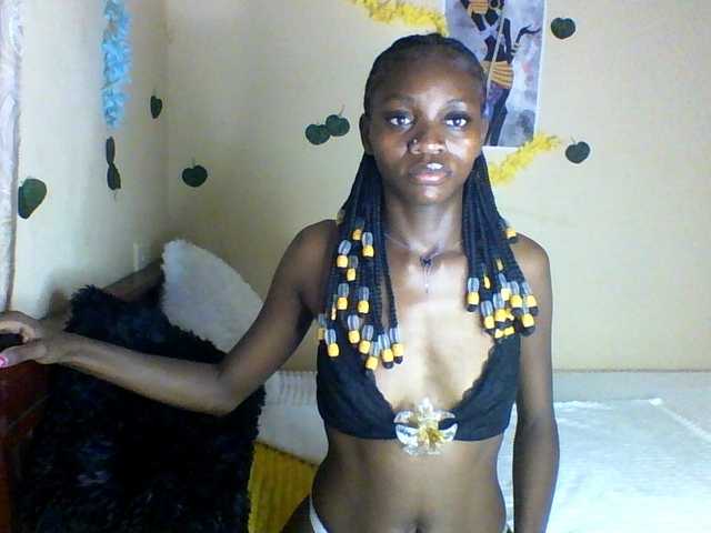Luna-Noir live cam on BongaCams