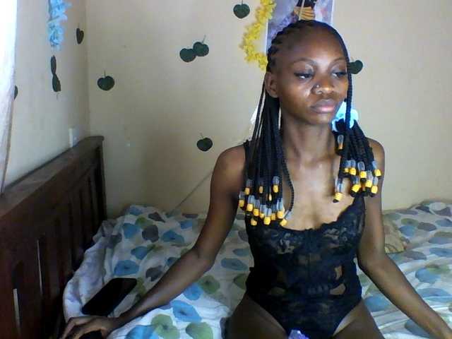 Luna-Noir live cam on BongaCams