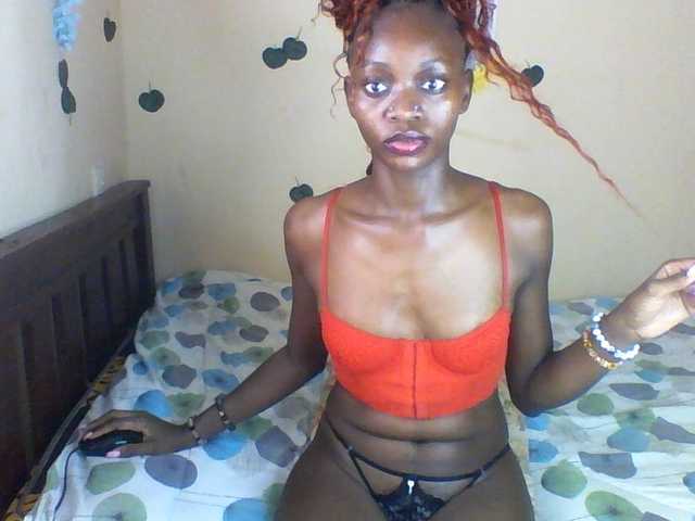 Luna-Noir live cam on BongaCams