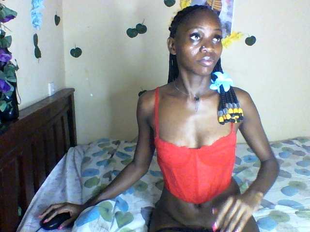Luna-Noir live cam on BongaCams