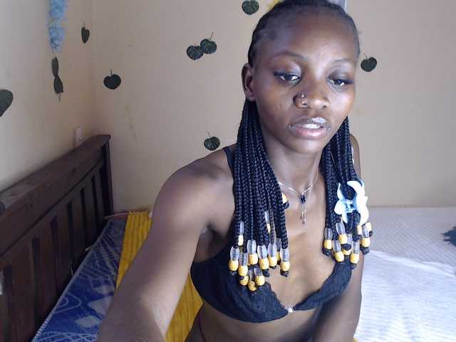 Luna-Noir live cam on BongaCams