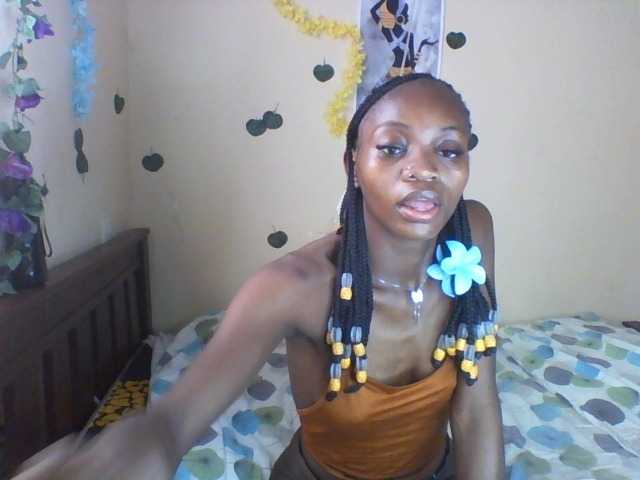 Luna-Noir live cam on BongaCams