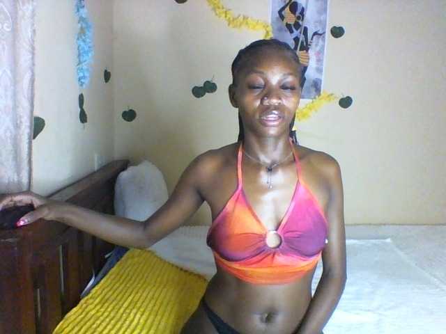 Luna-Noir live cam on BongaCams