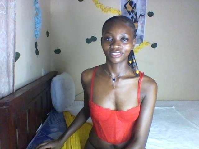 Luna-Noir live cam on BongaCams