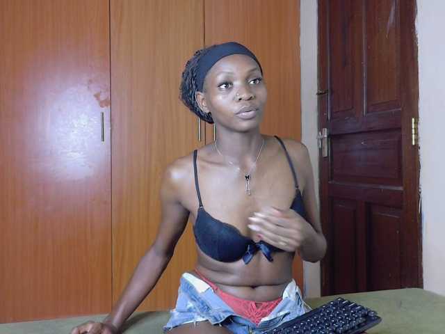 Luna-Noir live cam on BongaCams