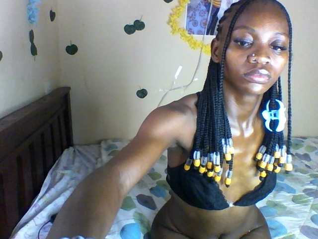 Luna-Noir live cam on BongaCams
