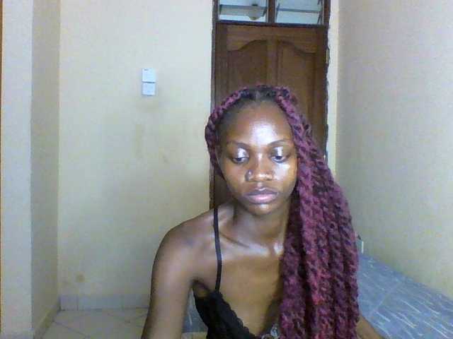 Luna-Noir live cam on BongaCams