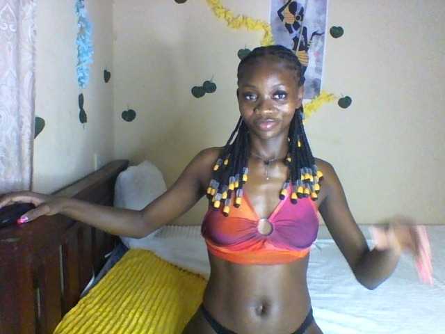 Luna-Noir live cam on BongaCams