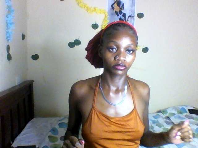 Luna-Noir live cam on BongaCams
