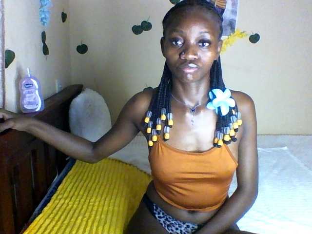 Luna-Noir live cam on BongaCams