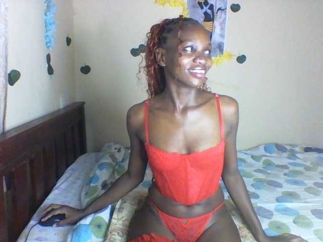 Luna-Noir live cam on BongaCams
