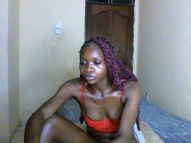 Luna-Noir live cam on BongaCams