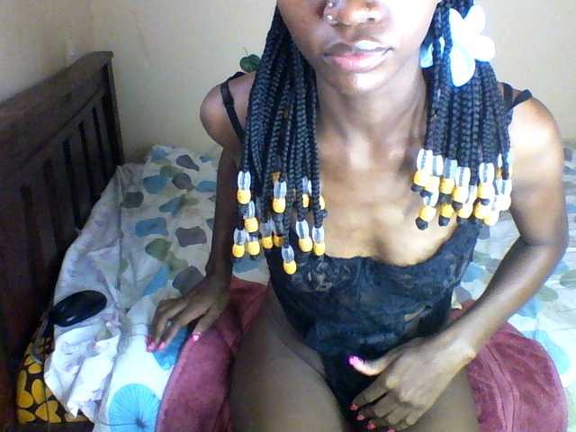 Luna-Noir live cam on BongaCams