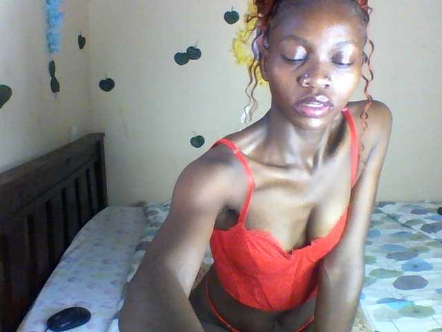 Luna-Noir live cam on BongaCams