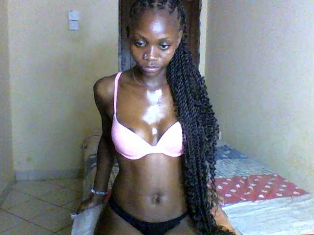 Luna-Noir live cam on BongaCams