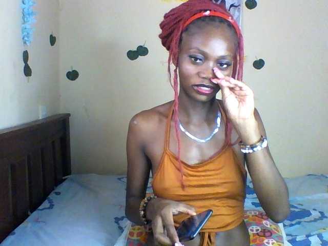 Luna-Noir live cam on BongaCams
