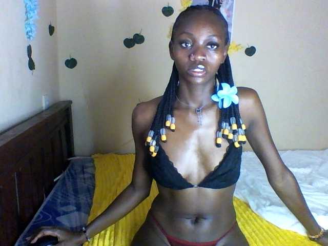 Luna-Noir live cam on BongaCams