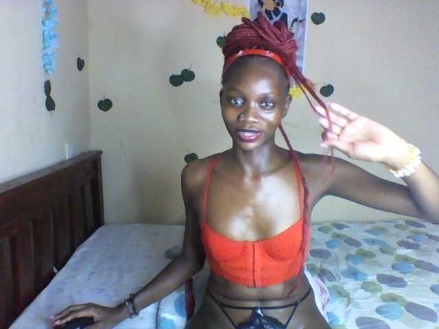 Luna-Noir live cam on BongaCams