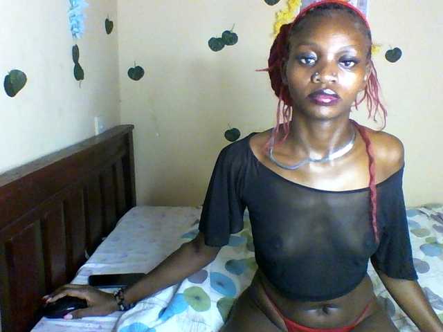 Luna-Noir live cam on BongaCams