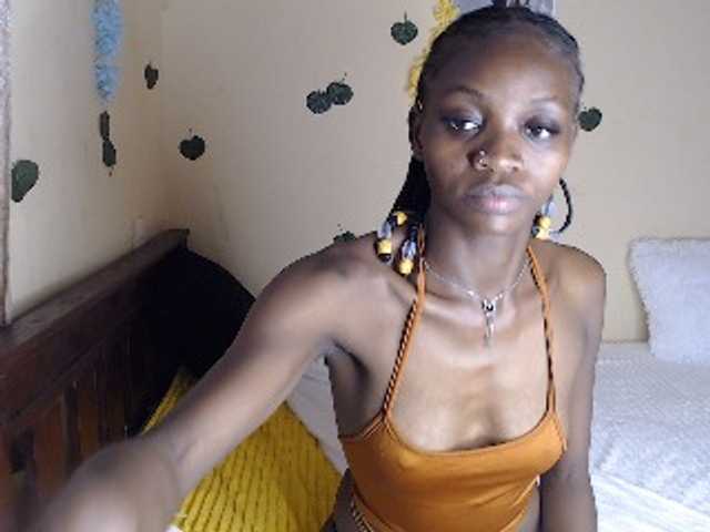 Luna-Noir live cam on BongaCams