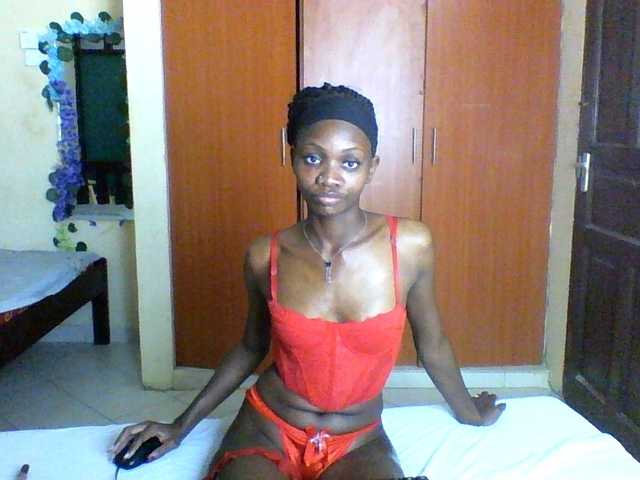 Luna-Noir live cam on BongaCams