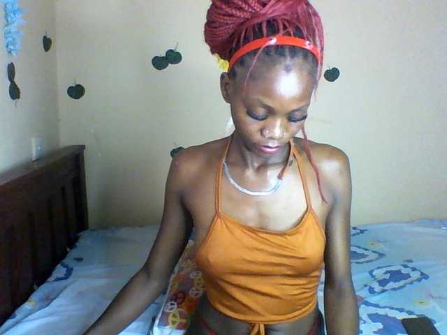 Luna-Noir live cam on BongaCams
