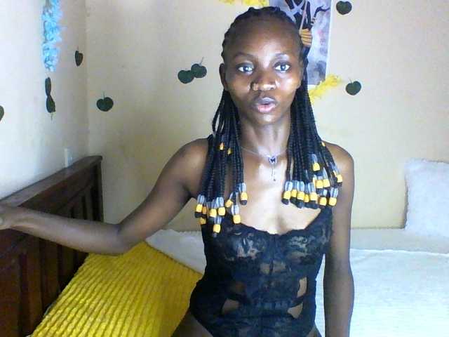 Luna-Noir live cam on BongaCams