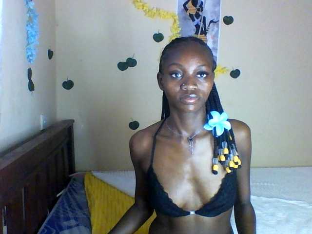 Luna-Noir live cam on BongaCams