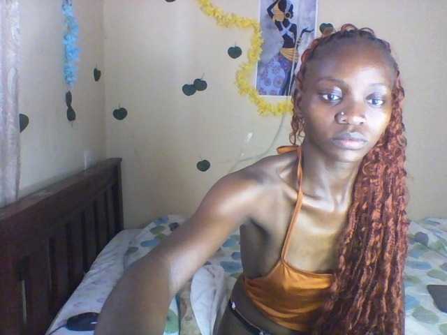 Luna-Noir live cam on BongaCams