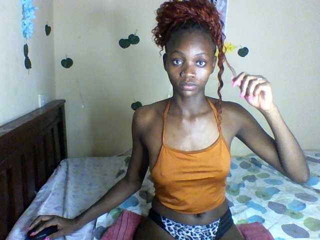 Luna-Noir live cam on BongaCams