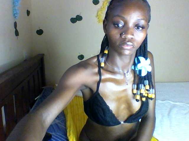Luna-Noir live cam on BongaCams